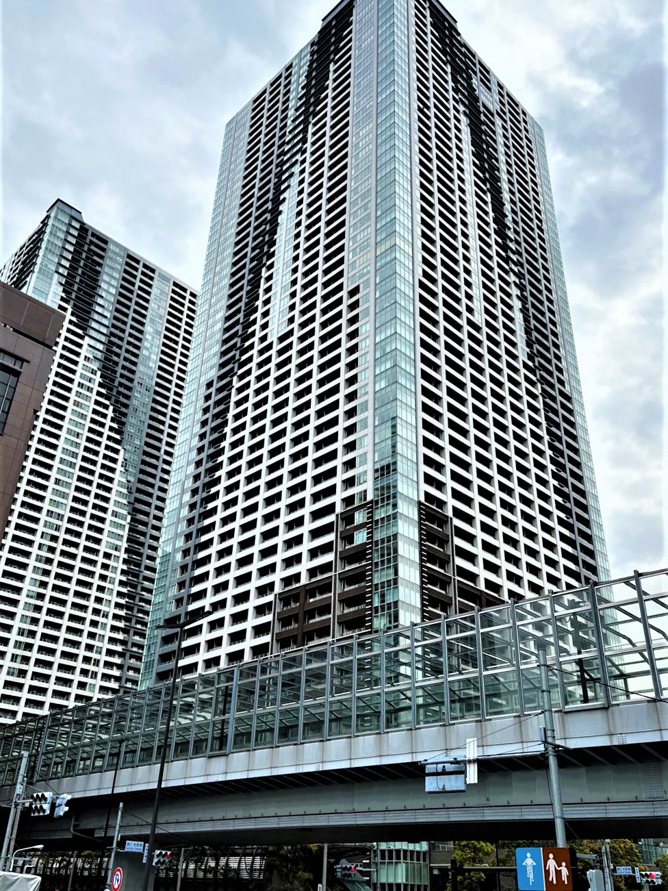 the tokyo towers midtower