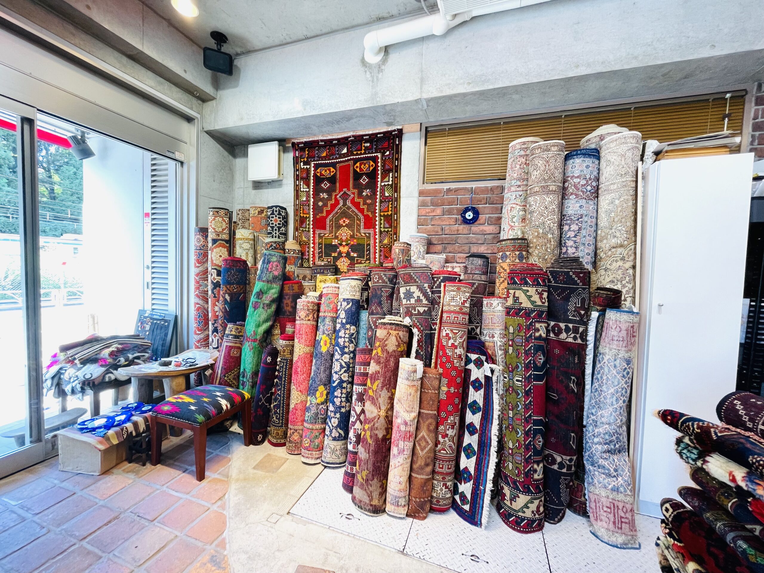 高級絨毯の洗濯は原宿のマンモスイスタンブルにお任せください。